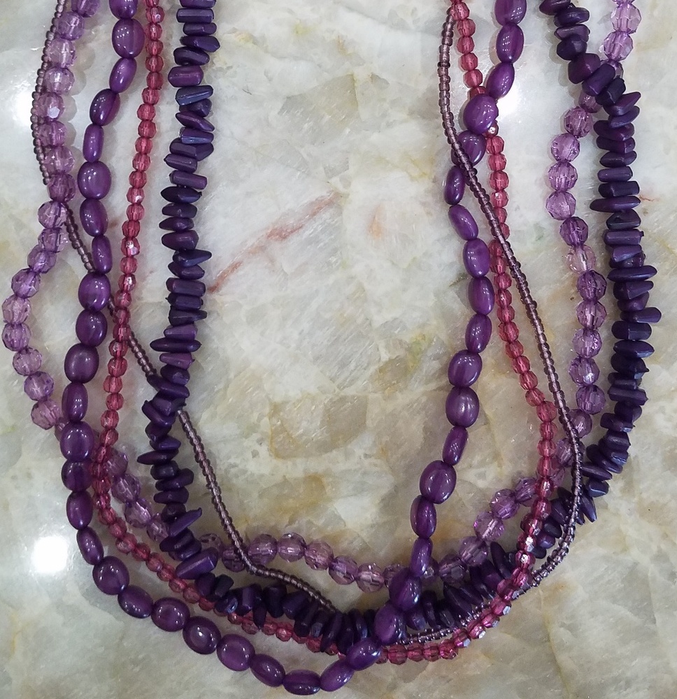 New! PRETTY PURPLE BEADED NECKLACE 16"